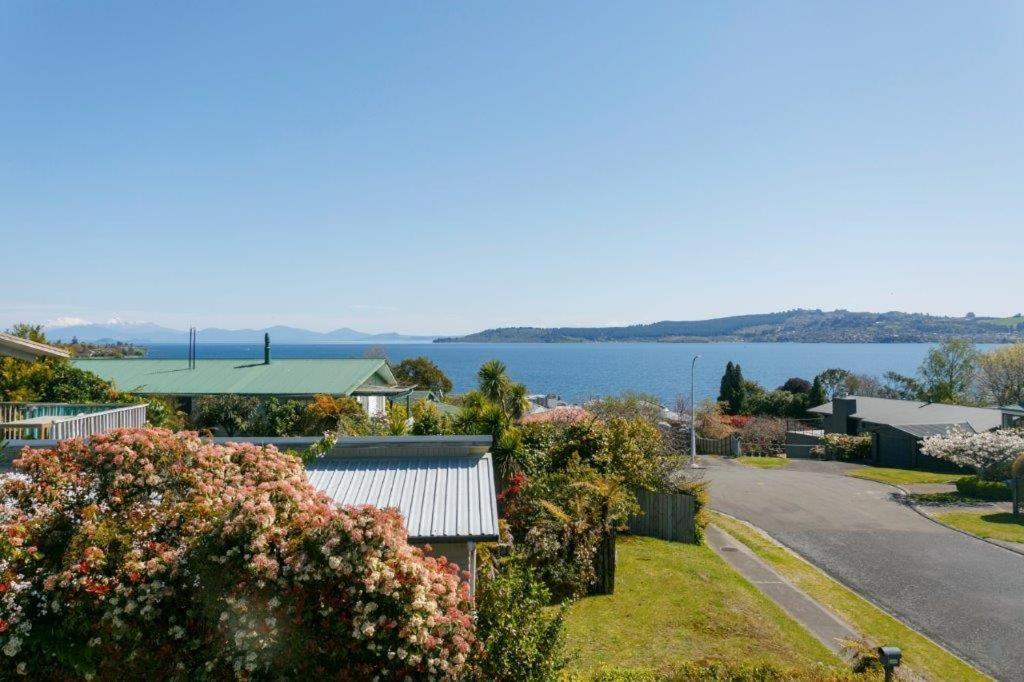 2Mins To Lakefront Family Retreat Taupo Eksteriør bilde